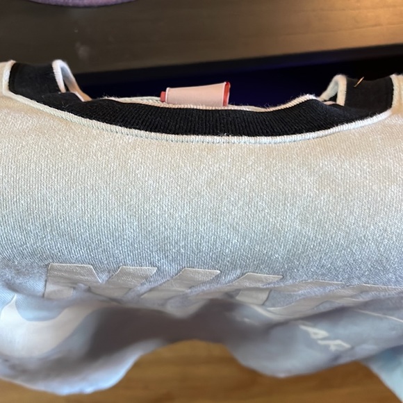 Nike sweatshirt - Picture 3 of 3